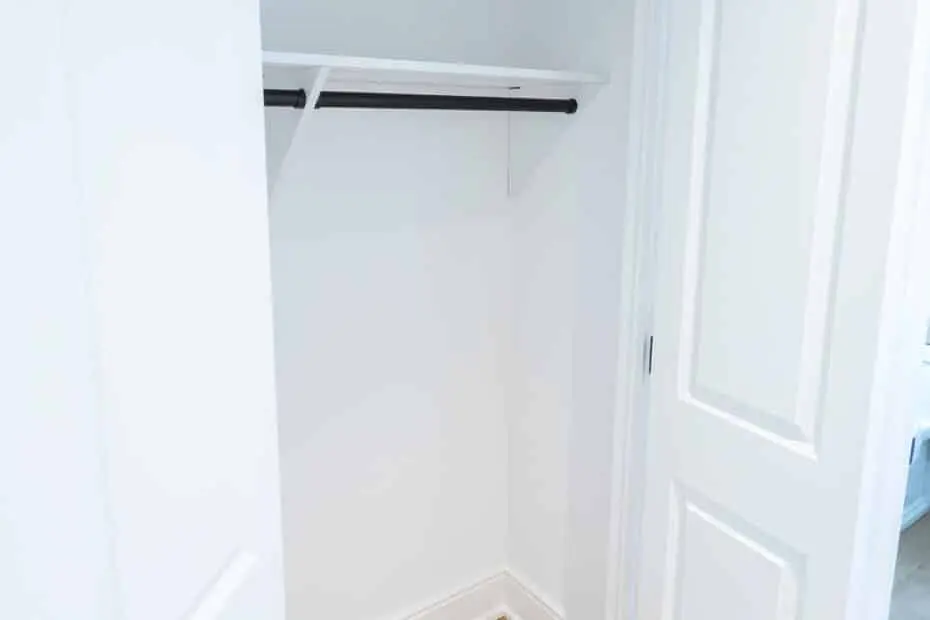Open Closet with Shelf