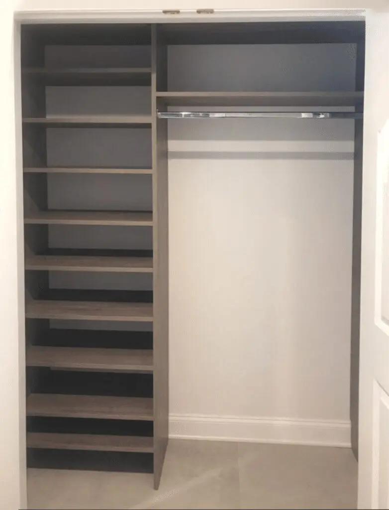 STRAIGHT COAT CLOSET