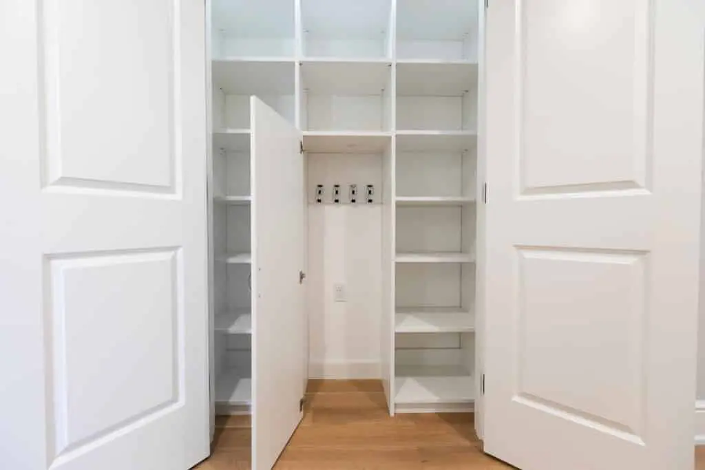 9 Design Tips From Top Closet Designers 1 Copy of 0T3A3607